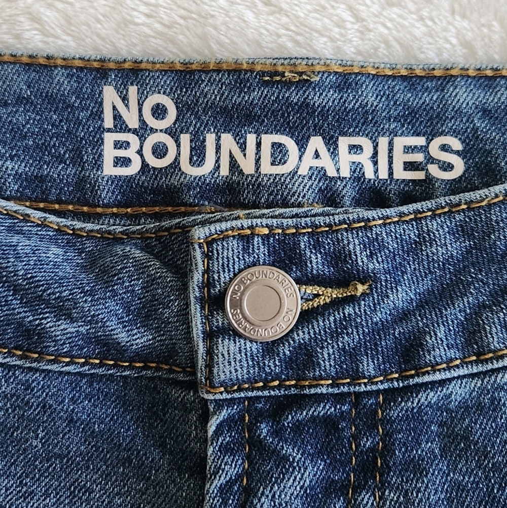 👖 No Boundaries Women’s Blue Denim High-Rise Shorts – Size 8, NWT - Picture 5 of 14